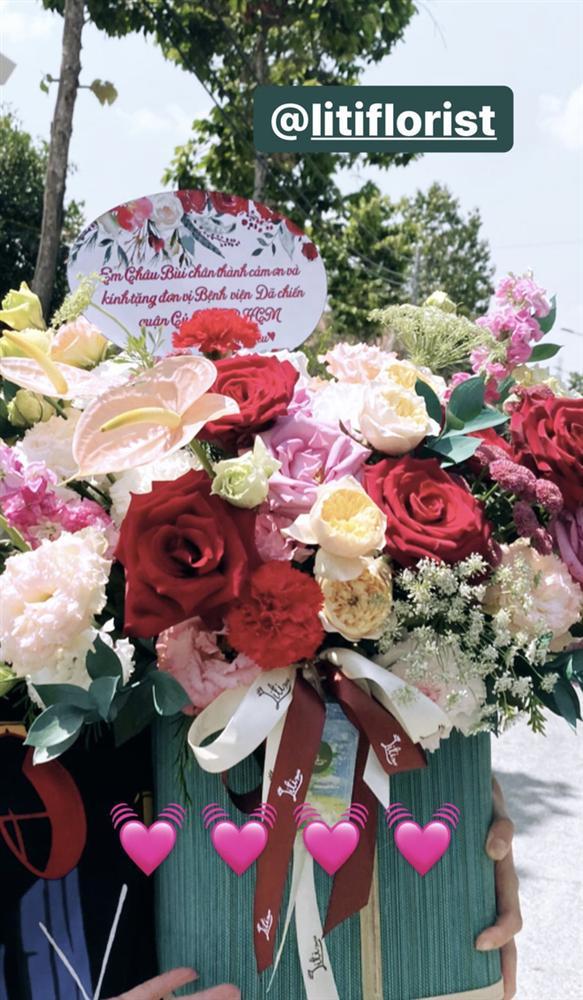 Châu Bùi tặng 140 cây quạt, 1000 chai nước rửa tay cho bệnh viện mình từng cách ly-4