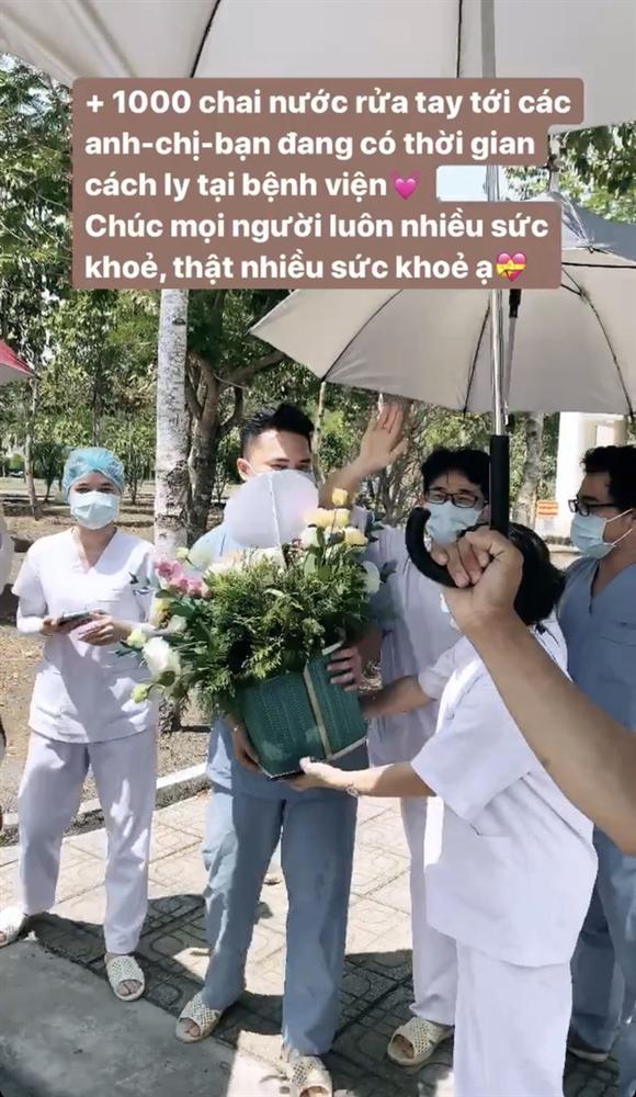 Châu Bùi tặng 140 cây quạt, 1000 chai nước rửa tay cho bệnh viện mình từng cách ly-5