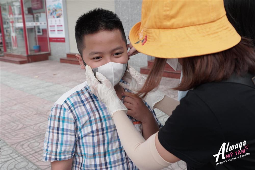 Không gõ trống khua chiêng, FC Mỹ Tâm âm thầm gửi bánh tặng đội hậu cần hỗ trợ cách ly mùa dịch Covid-19-9