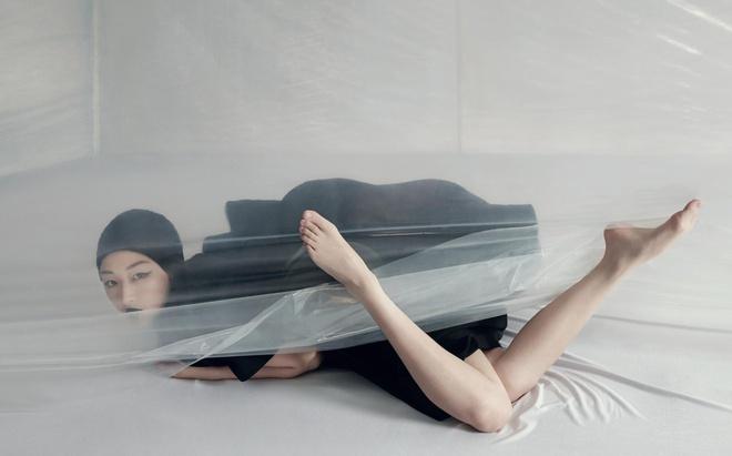 Sao Hoa ngữ và những lần tạo dáng khó hiểu trên tạp chí-1