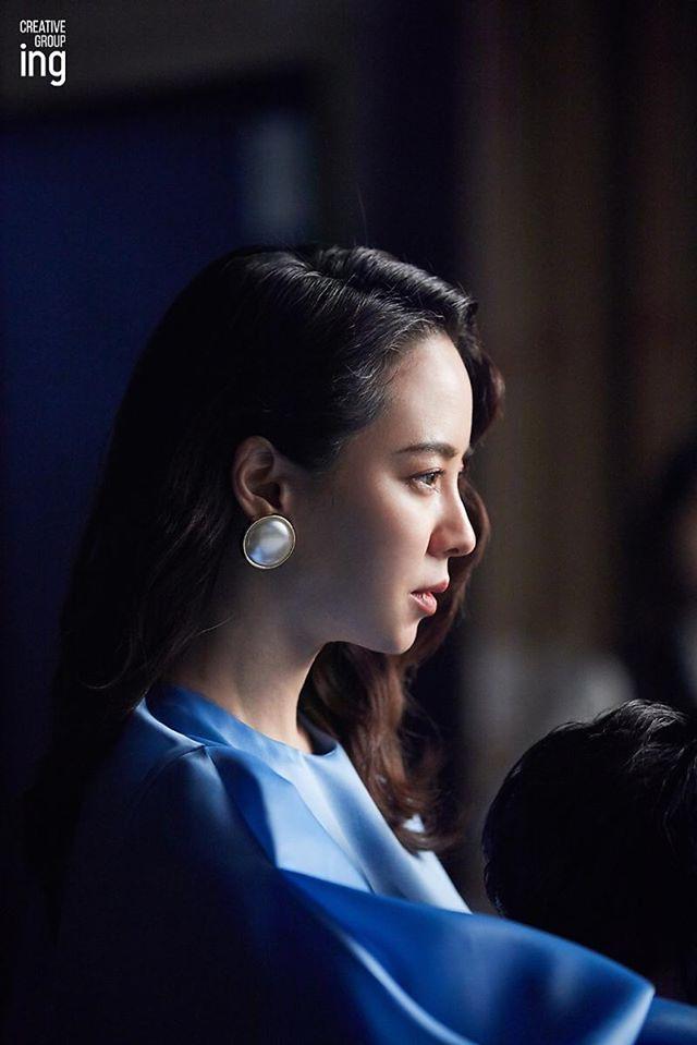 Chia sẻ về bí quyết làm đẹp, "mợ ngố" cho biết cô cố gắng tối giản các bước trang điểm, luôn bôi kem chống nắng khi ra đường để làn da được thoải mái nhất.