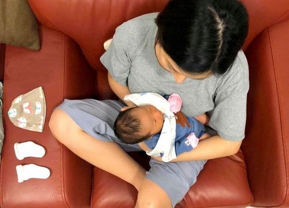 Con gái chào đời chưa tròn 1 tháng, em rể Trấn Thành đã lên mạng than chuyện bỉm sữa-4
