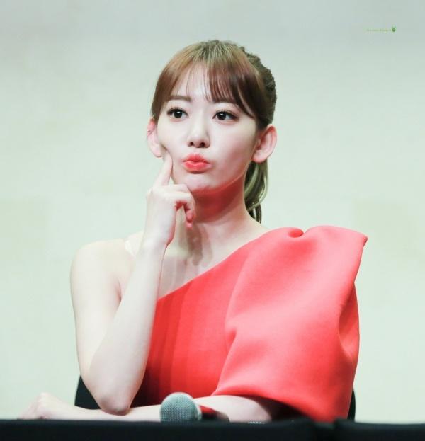 Lác mắt trước quà sinh nhật fan tặng Sakura (IZ*ONE): Túi xách hàng hiệu, đồng hồ kim cương, đến boss cũng có quà-1