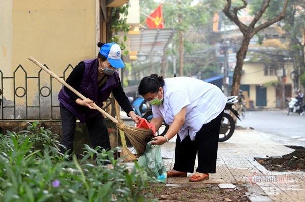 Buổi sáng lạ thường ở khu phố của bệnh nhân thứ 17 sau ngày cách ly-2