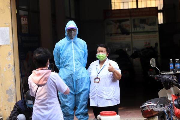 Buổi sáng lạ thường ở khu phố của bệnh nhân thứ 17 sau ngày cách ly-4