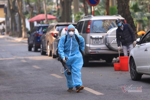 Buổi sáng lạ thường ở khu phố của bệnh nhân thứ 17 sau ngày cách ly-7