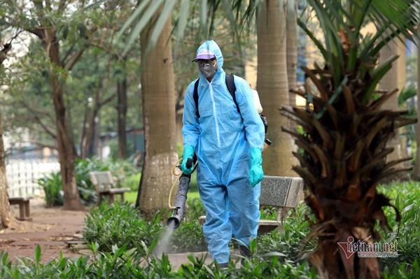 Buổi sáng lạ thường ở khu phố của bệnh nhân thứ 17 sau ngày cách ly-8