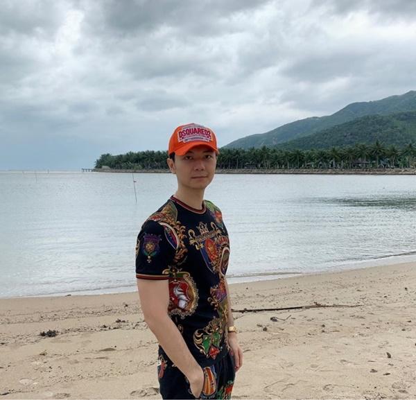 Chồng sắp cưới của Á hậu Thúy Vân: Đã điển trai lại còn là đại gia phim ảnh - bất động sản-2