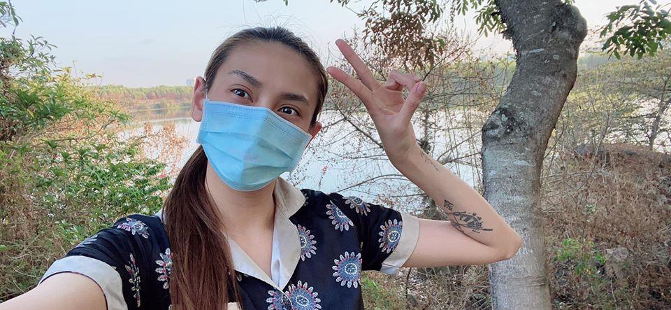 Võ Hoàng Yến đánh cầu lông với người dân, trung tâm cách ly Bình Dương vui như hội-5