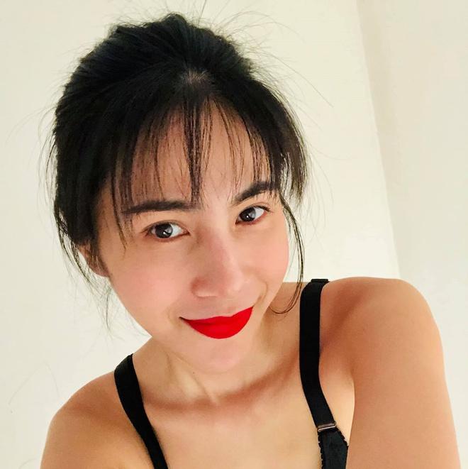 Việc giữ gìn sức khỏe và có chế độ sinh hoạt lành mạnh giúp Thủy Tiên giữ gìn vóc dáng hiệu quả. Vì thế, dù đã ở tuổi 35, người ta khó lòng nhìn ra dấu hiệu tuổi tác của cô. Từ thân hình, làn da đến thần thái đều trẻ trung, tươi mới như gái đôi mươi.