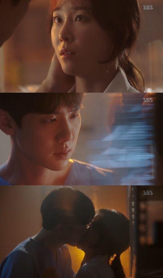 Bí quyết đóng cảnh hôn của các mỹ nam Hàn: đánh răng, nhai kẹo cao su, uống rượu, thậm chí đi nha sĩ-12