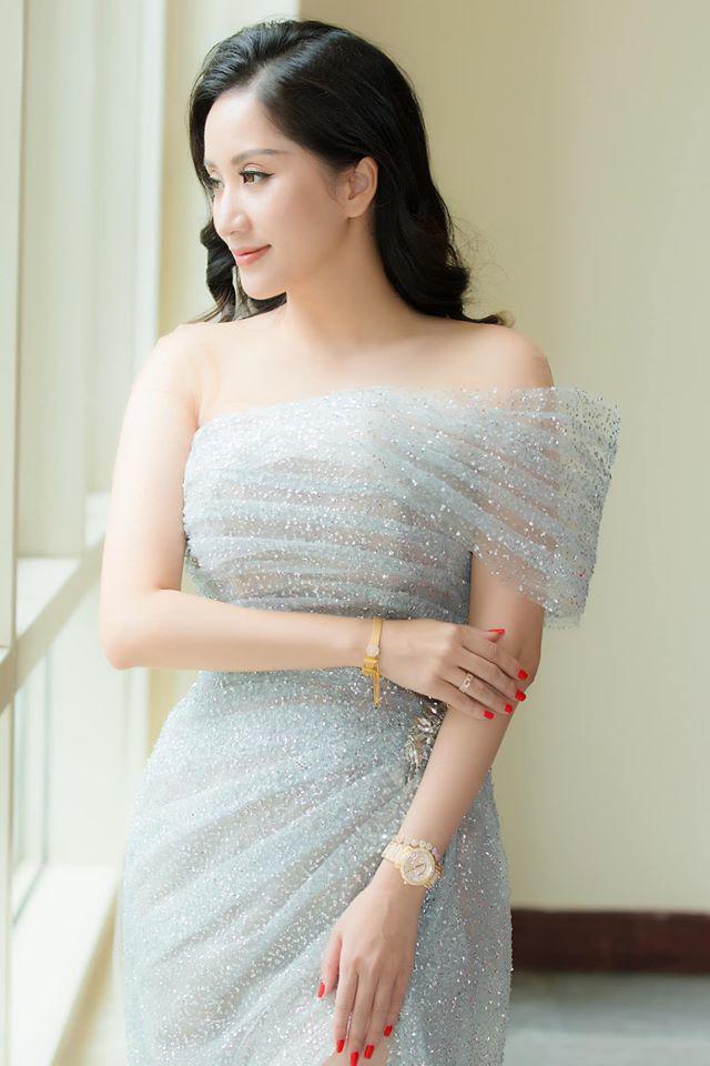 Sinh nhật tuổi 38, Khánh Thi đăng ảnh thời 7 tuổi, khẳng định xinh từ trong trứng-10