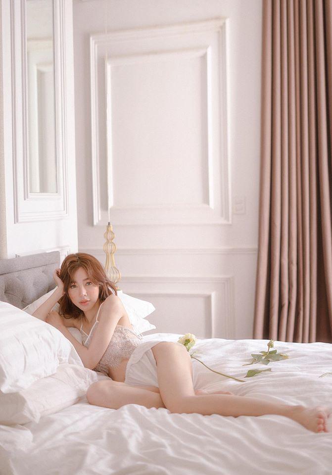 Đâu cần phải mặc nội y, Elly Trần cũng có chiêu diện đồ khoe vóc dáng đẹp như tạc-1