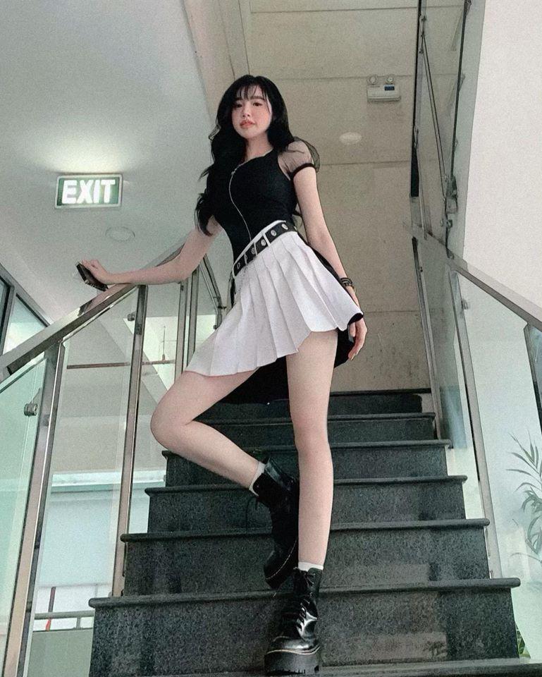 Đâu cần phải mặc nội y, Elly Trần cũng có chiêu diện đồ khoe vóc dáng đẹp như tạc-8