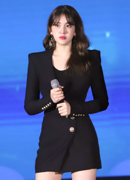 Chiếc váy hơn 60 triệu đồng được hàng loạt mỹ nhân ưa thích-8