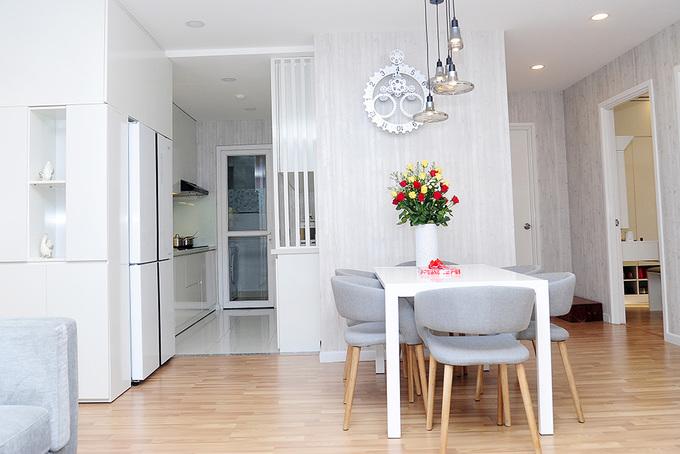 Cuộc sống giàu nứt vách bên cạnh vợ đẹp con xinh của các vua nhạc miền Tây-4