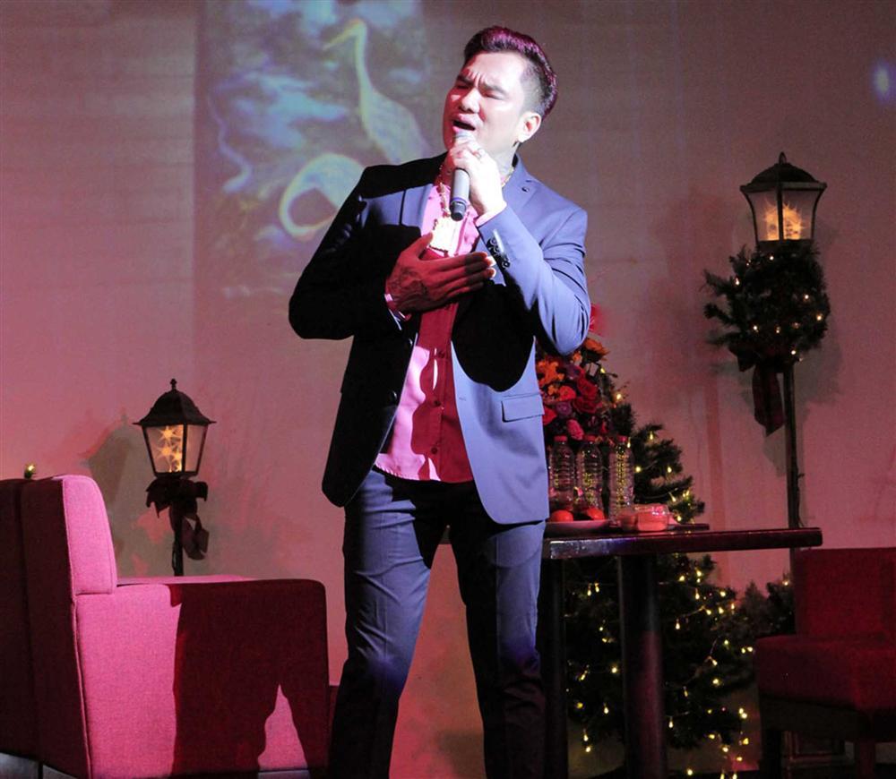 Cuộc sống giàu nứt vách bên cạnh vợ đẹp con xinh của các vua nhạc miền Tây-11