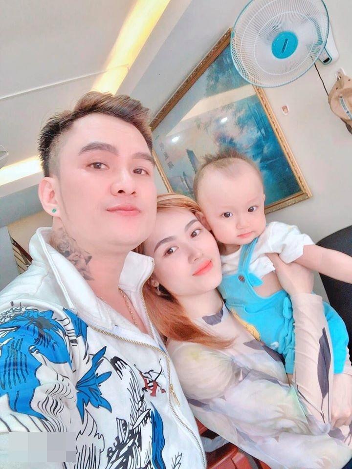 Cuộc sống giàu nứt vách bên cạnh vợ đẹp con xinh của các vua nhạc miền Tây-12