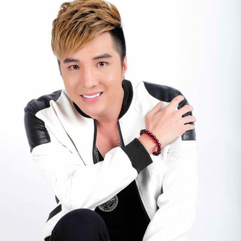 Cuộc sống giàu nứt vách bên cạnh vợ đẹp con xinh của các vua nhạc miền Tây-16