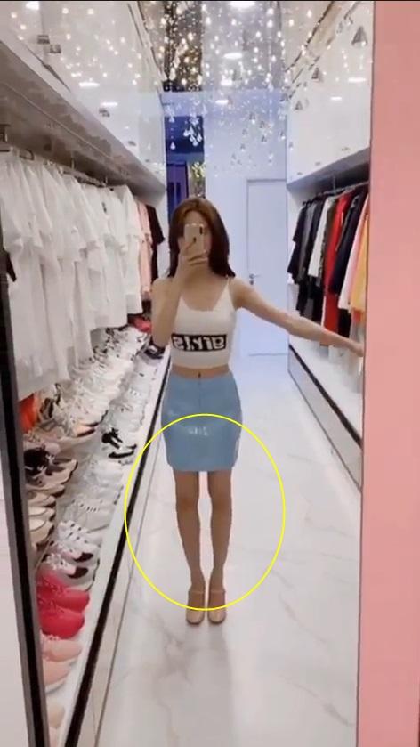 Ngọc Trinh lại lộ body da bọc xương, than thở sắp phải đi khám tâm thần vì cuồng mua đồ online-4