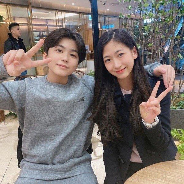 Sau 10 năm không gặp, 2 sao nhí nổi tiếng nhất Hàn Quốc một thời giờ lột xác ngoạn mục-1