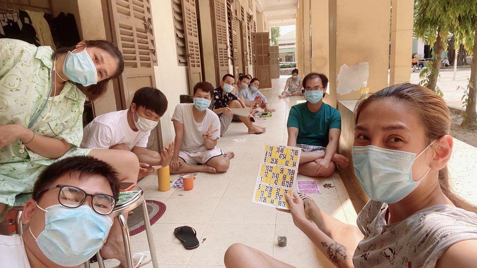 Bất chấp đại dịch Covid-19, Võ Hoàng Yến mở sòng lô tô ngay trong khu cách ly vui hơn hội-4