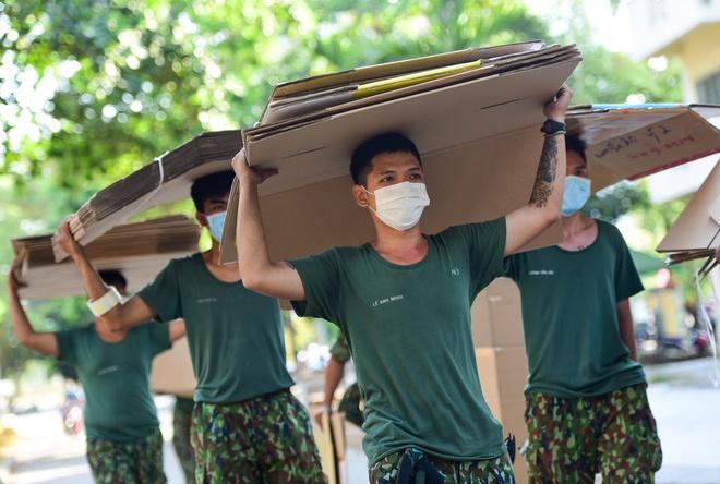 40.000 thùng giấy được tặng để dọn KTX ĐHQG TP. HCM thành khu cách ly-3