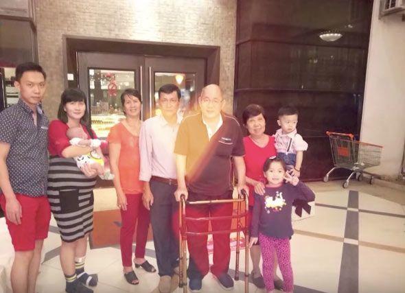 Sinh con với chồng Malaysia, mẹ Việt trẻ liệt cả 2 chân, đòi ly hôn khi con 2 tuần tuổi-1