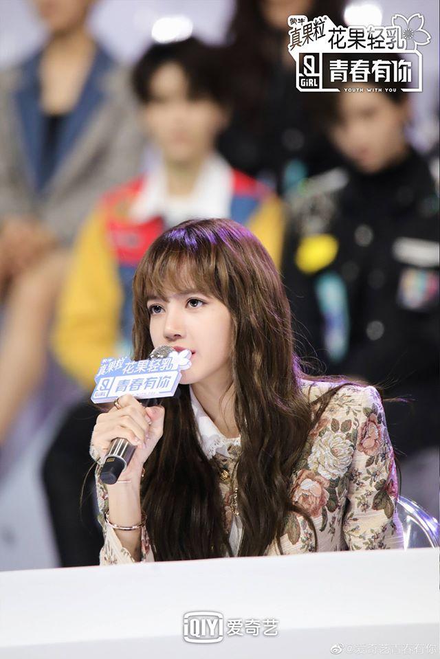 BLACKPINK Lisa trong Thanh xuân có bạn: Vừa nghiêm túc vừa đáng yêu không lối thoát-5