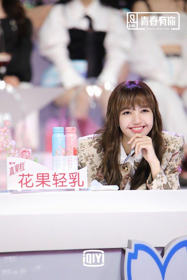BLACKPINK Lisa trong Thanh xuân có bạn: Vừa nghiêm túc vừa đáng yêu không lối thoát-11