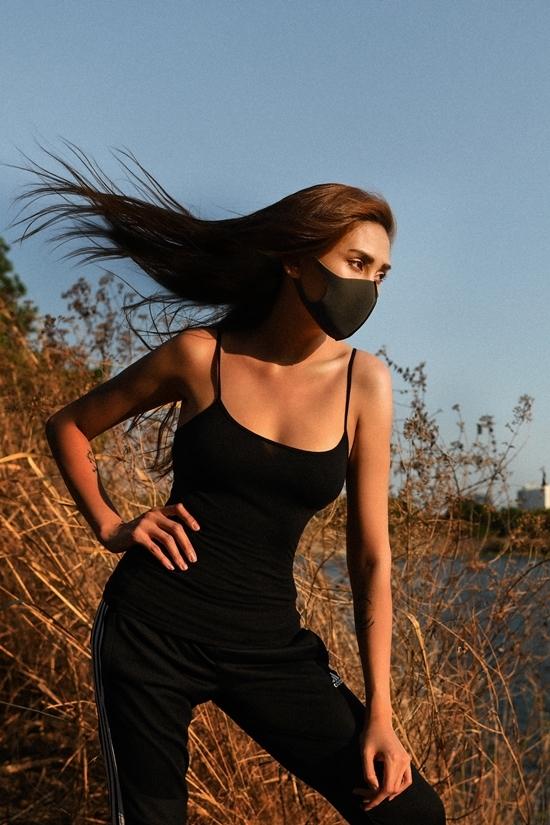 Ngày thứ 8 cách ly, Võ Hoàng Yến catwalk vũ điệu rửa tay thần sầu chẳng khác gì quay teaser-6