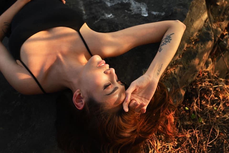 Ngày thứ 8 cách ly, Võ Hoàng Yến catwalk vũ điệu rửa tay thần sầu chẳng khác gì quay teaser-8