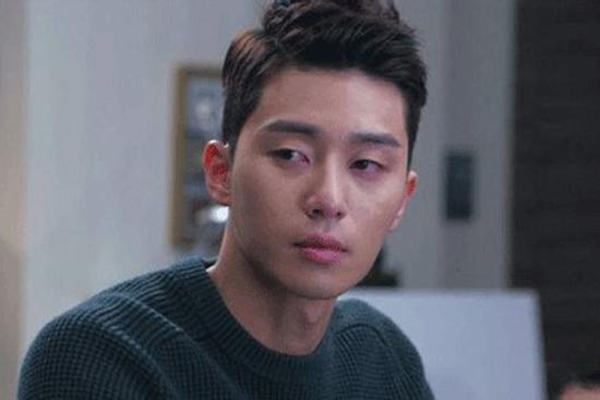 Nửa đêm nhắn tin cho vợ cũ: 'Anh nhớ em', vị phó giám đốc chết lặng khi nhận lại hồi âm