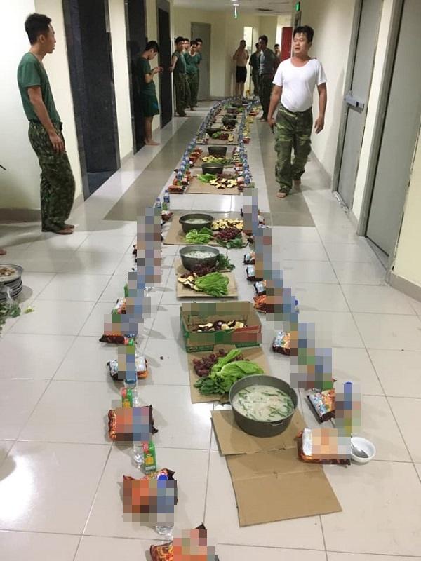 Bữa ăn muộn ngoài hành lang của các chiến sĩ tại khu cách ly ĐH Quốc gia TP.HCM dậy sóng MXH-1