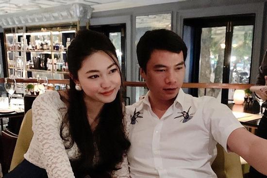 Á hậu Thanh Tú lần đầu khoe cận cảnh quý tử sinh cho đại gia hơn 16 tuổi