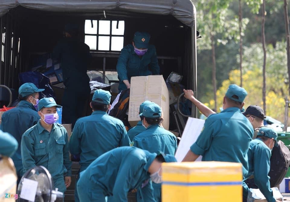 Nếu không phải vì có con nhỏ, Ngọc Lan đã tình nguyện xin vào khu cách ly giúp đồng bào chống dịch Covid-19-2