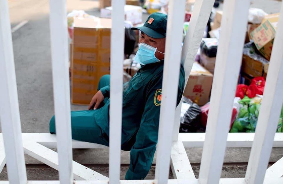 Nếu không phải vì có con nhỏ, Ngọc Lan đã tình nguyện xin vào khu cách ly giúp đồng bào chống dịch Covid-19-7