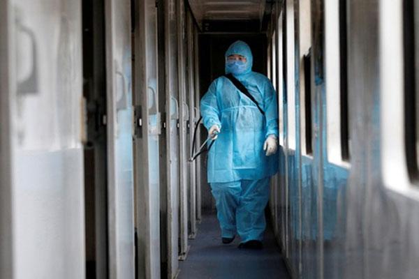 Tình trạng của 3 ca mắc Covid-19 rất nặng đang diễn biến như thế nào?-1