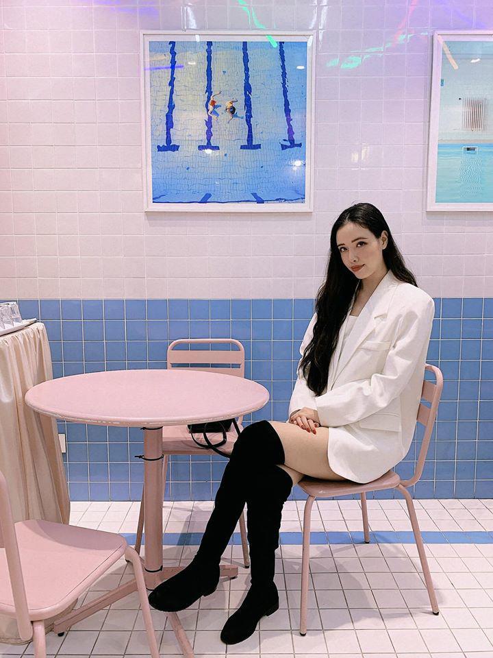 Nhan sắc kiêu sa, em gái Mai Phương Thuý chỉ mặc tối giản suốt 365 ngày vẫn đẹp và sang-3