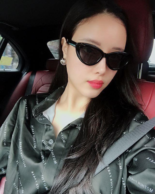 Nhan sắc kiêu sa, em gái Mai Phương Thuý chỉ mặc tối giản suốt 365 ngày vẫn đẹp và sang-10