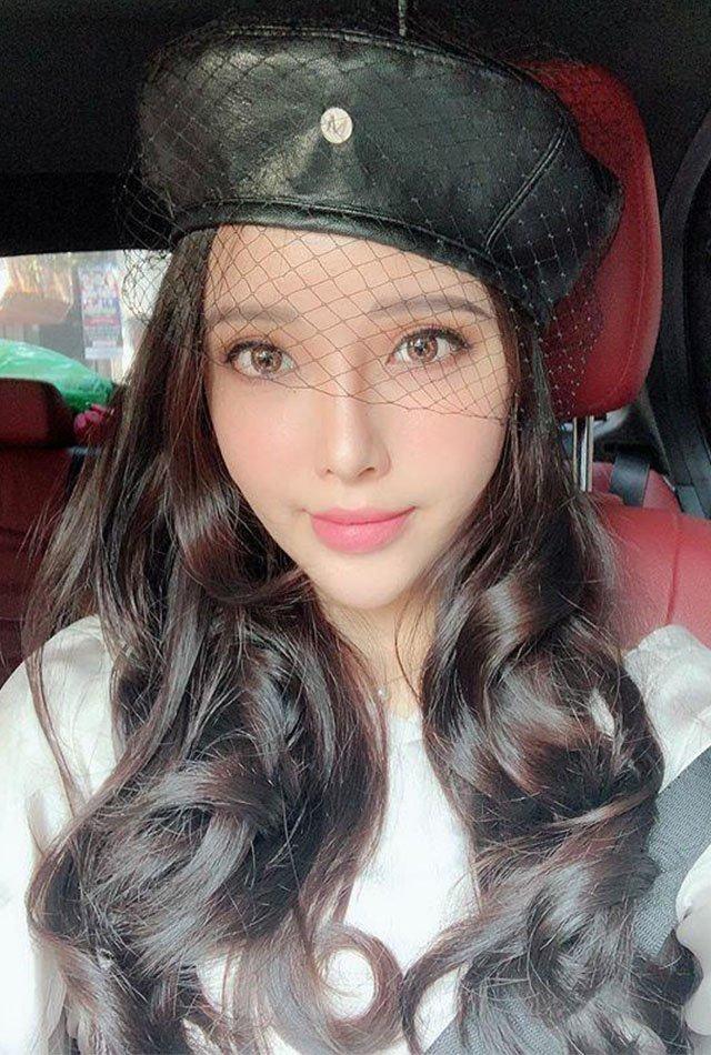 Nhan sắc kiêu sa, em gái Mai Phương Thuý chỉ mặc tối giản suốt 365 ngày vẫn đẹp và sang-12