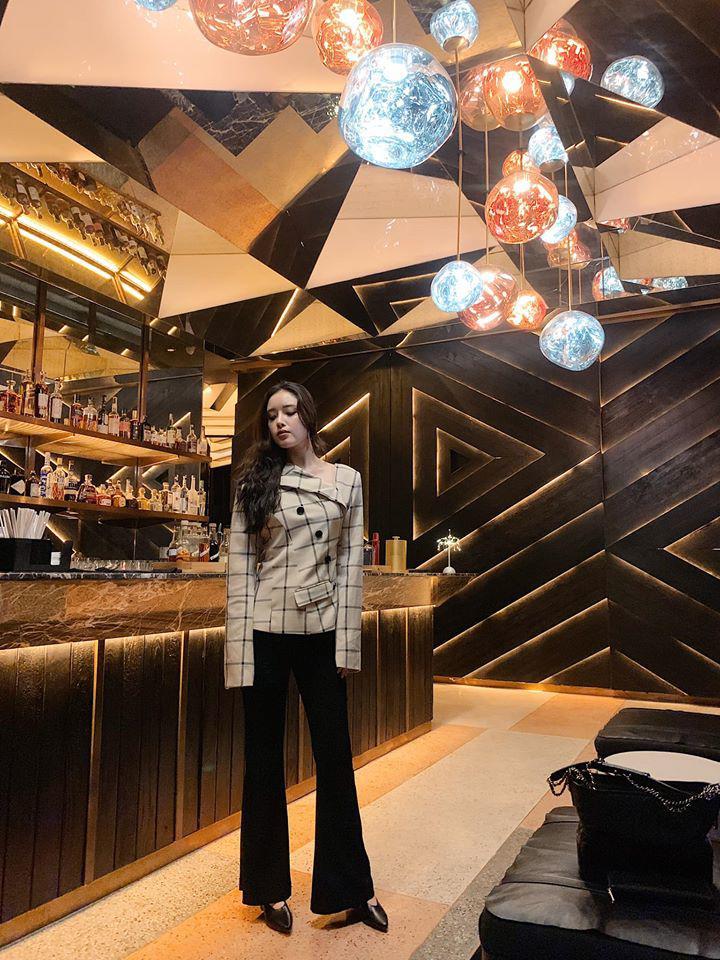 Nhan sắc kiêu sa, em gái Mai Phương Thuý chỉ mặc tối giản suốt 365 ngày vẫn đẹp và sang-5