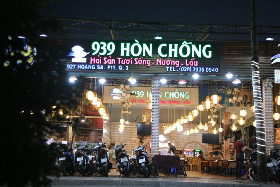 ẢNH: Bất chấp lệnh tạm dừng, nhiều tiệm tóc, quán nhậu TP.HCM vẫn mở cửa-3