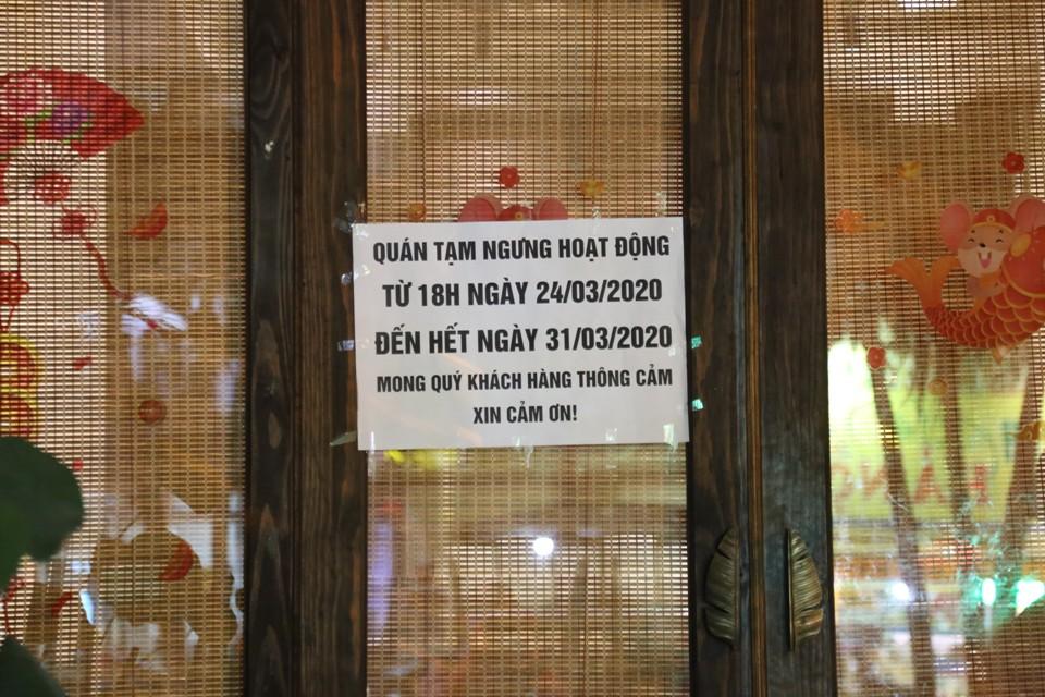 ẢNH: Bất chấp lệnh tạm dừng, nhiều tiệm tóc, quán nhậu TP.HCM vẫn mở cửa-10