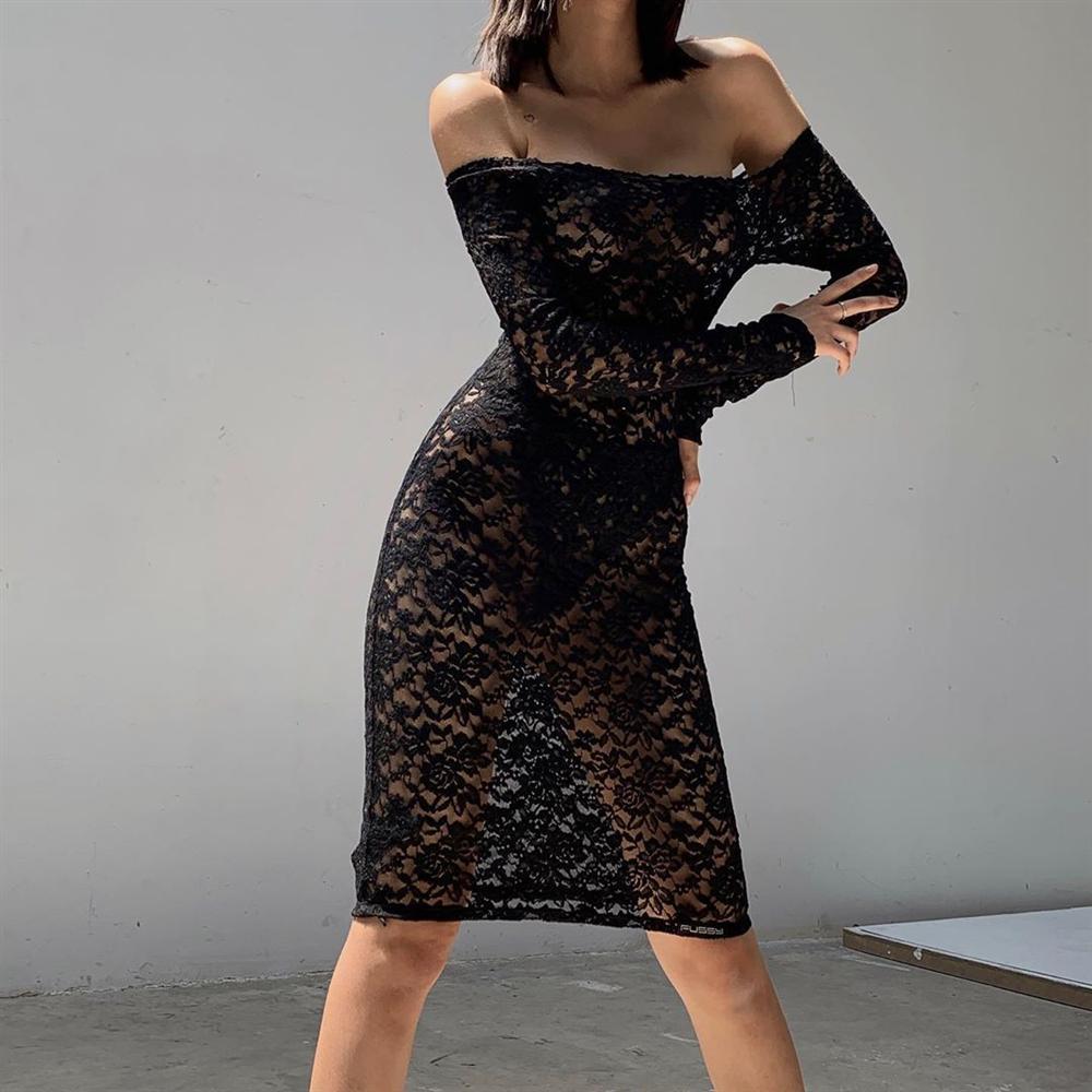 Phí Phương Anh giờ táo bạo đến mức mặc áo trong suốt, thản nhiên khoe miếng dán nhũ hoa-5