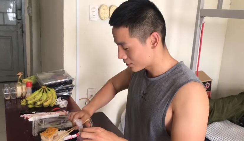 Bị cách ly cùng khu với du học sinh Canada văng tục, nam vương Cao Xuân Tài nói gì?-4