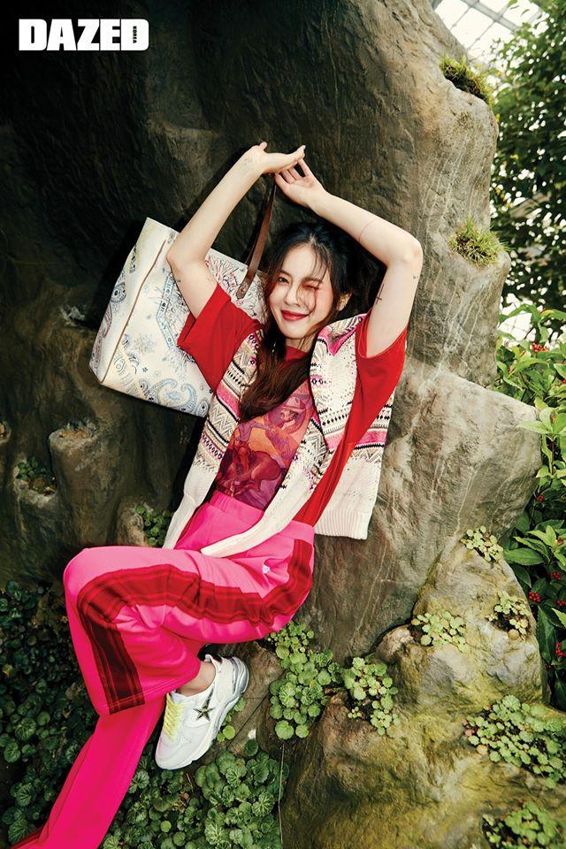 HyunA và bạn trai tạo dáng kỳ quặc trên tạp chí danh tiếng xứ Hàn-9