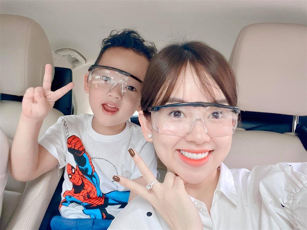 Ly Kute lần đầu công bố ảnh hiếm thuở mới lọt lòng của con trai Khoai Tây-9