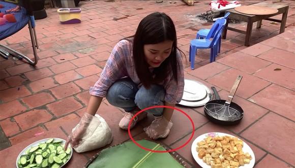 Làm mẹt bún đậu siêu to đãi cả nhà, cô con gái xinh đẹp của bà Tân Vlog liên tục bị chê nấu ăn bẩn-2