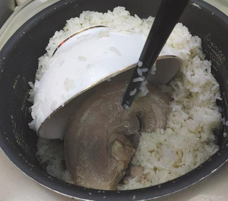 Mạng xã hội chia sẻ rần rần món cơm lười 2 trong 1 cánh mày râu nấu, ai cũng phải ngả nón thán phục-4